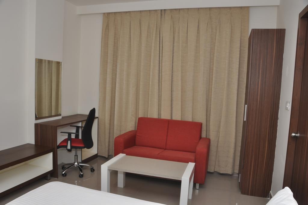 Continental Park Hotel Vijayawāda Buitenkant foto