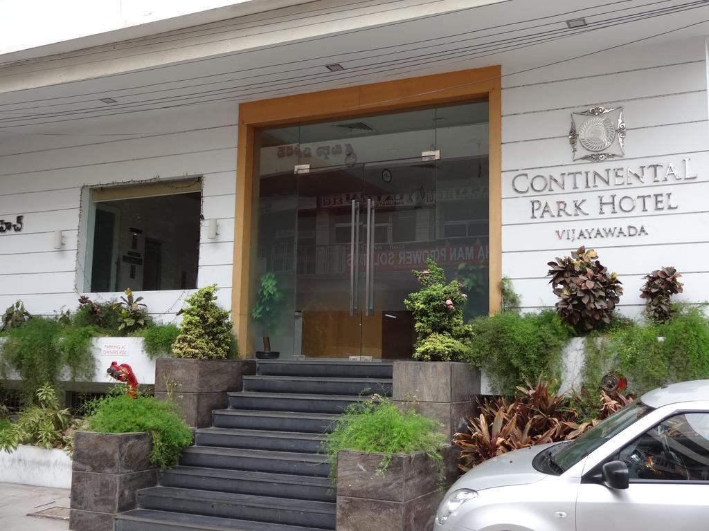 Continental Park Hotel Vijayawāda Buitenkant foto