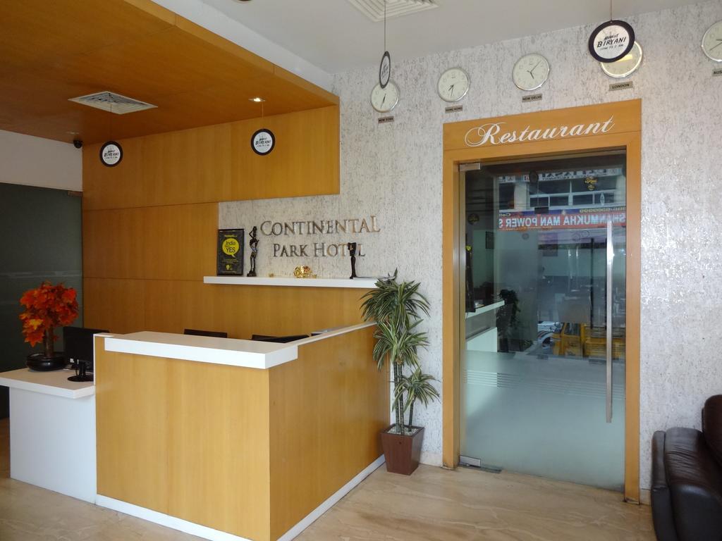 Continental Park Hotel Vijayawāda Buitenkant foto