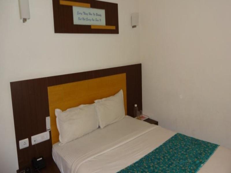 Continental Park Hotel Vijayawāda Buitenkant foto