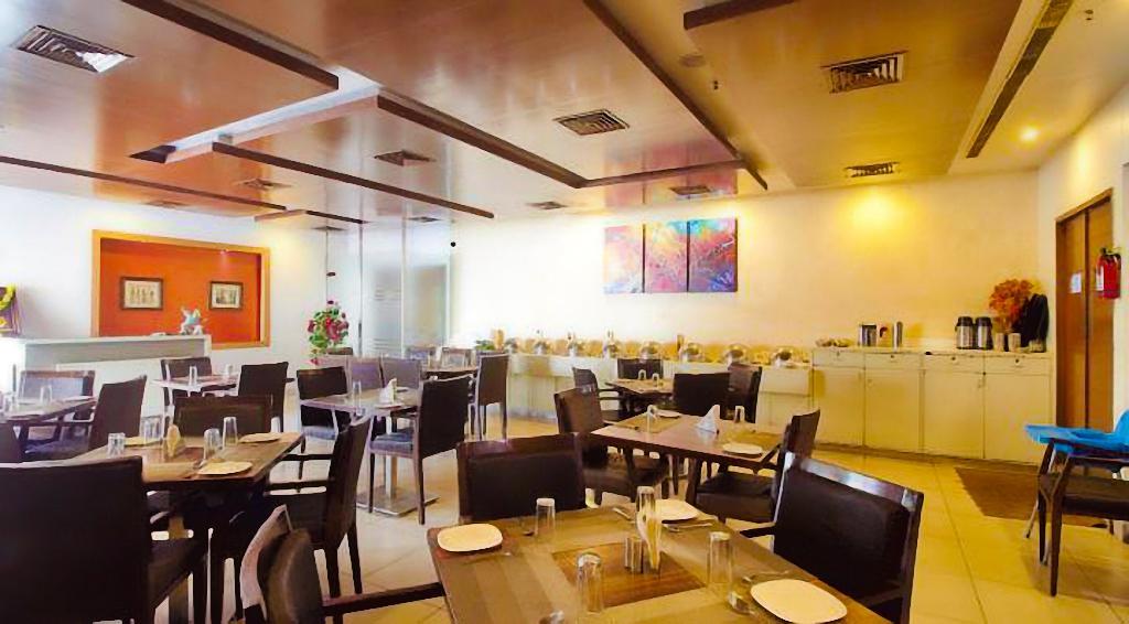 Continental Park Hotel Vijayawāda Buitenkant foto