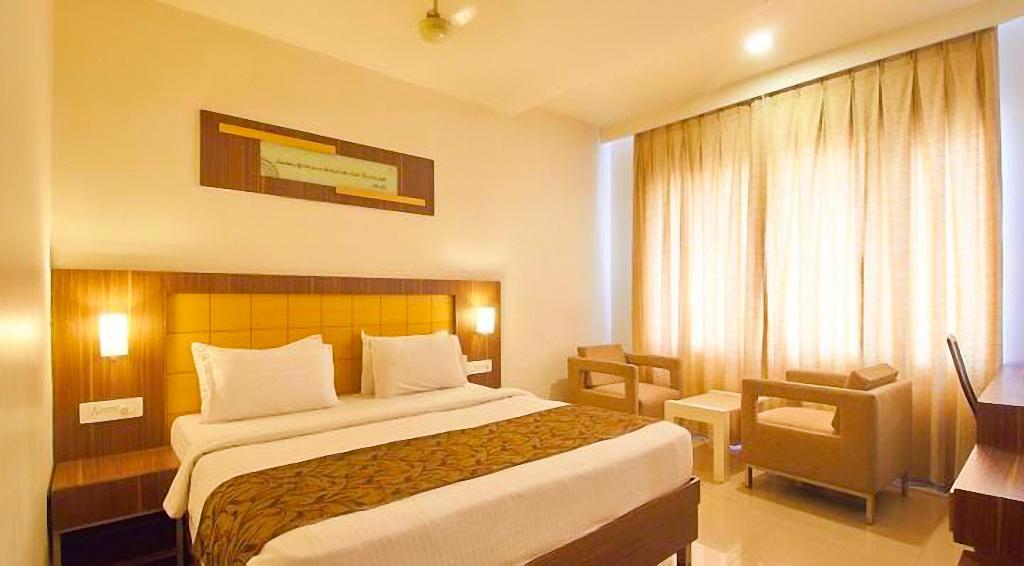 Continental Park Hotel Vijayawāda Buitenkant foto