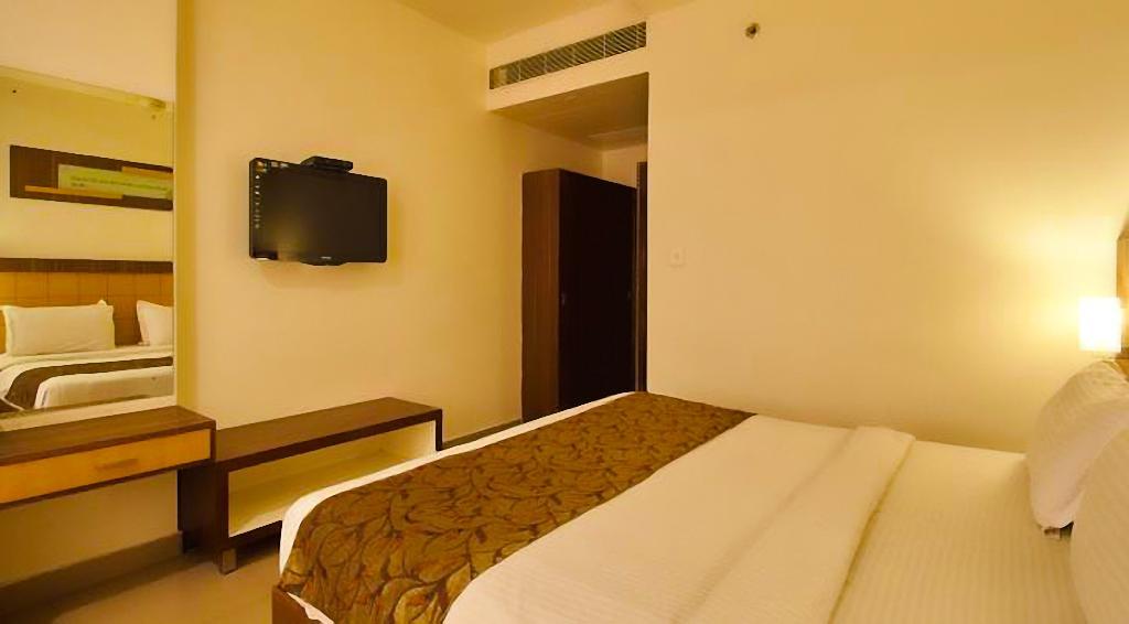 Continental Park Hotel Vijayawāda Buitenkant foto