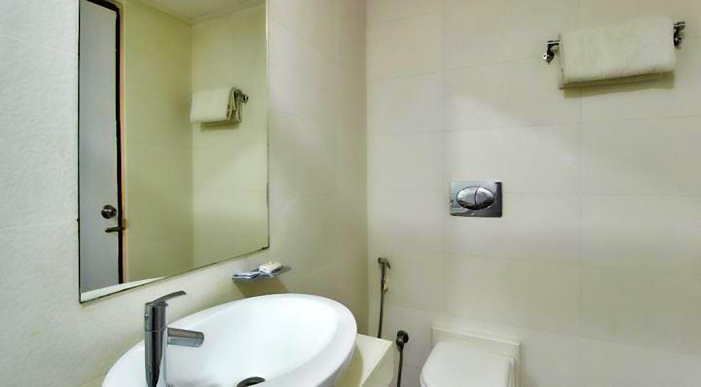 Continental Park Hotel Vijayawāda Buitenkant foto