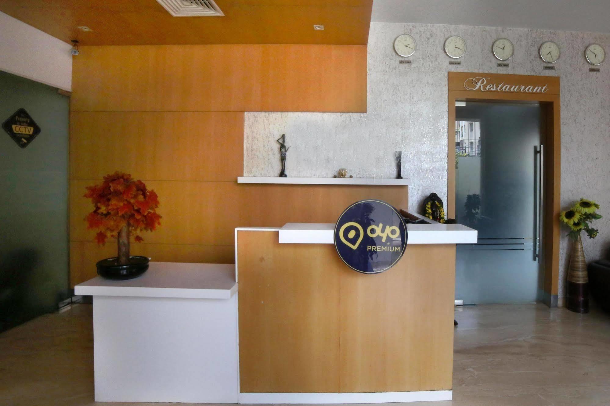 Continental Park Hotel Vijayawāda Buitenkant foto