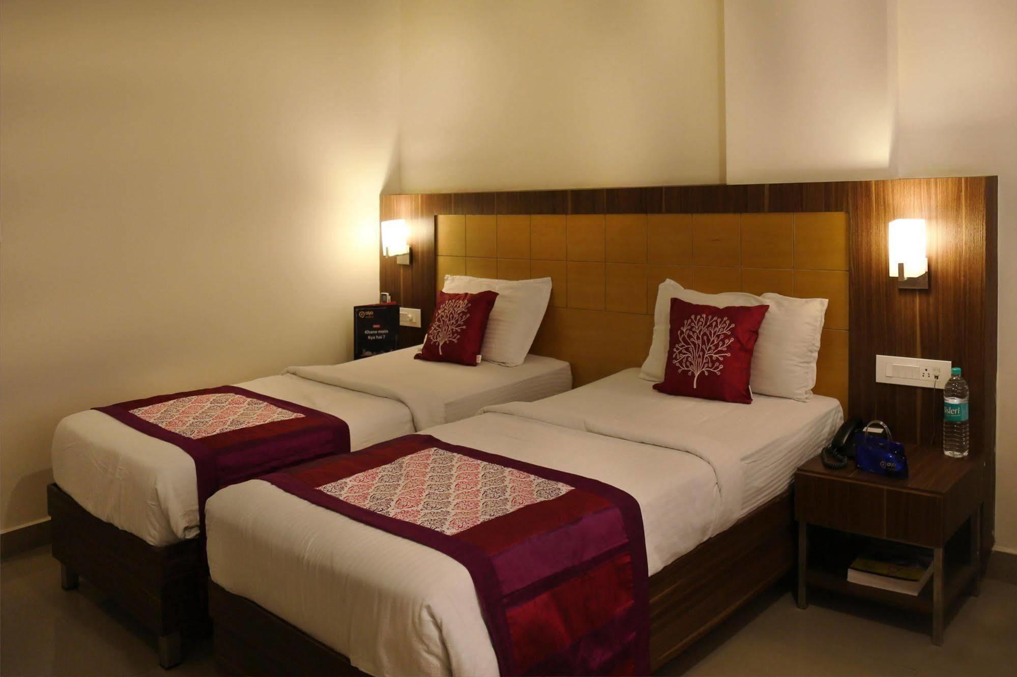 Continental Park Hotel Vijayawāda Buitenkant foto
