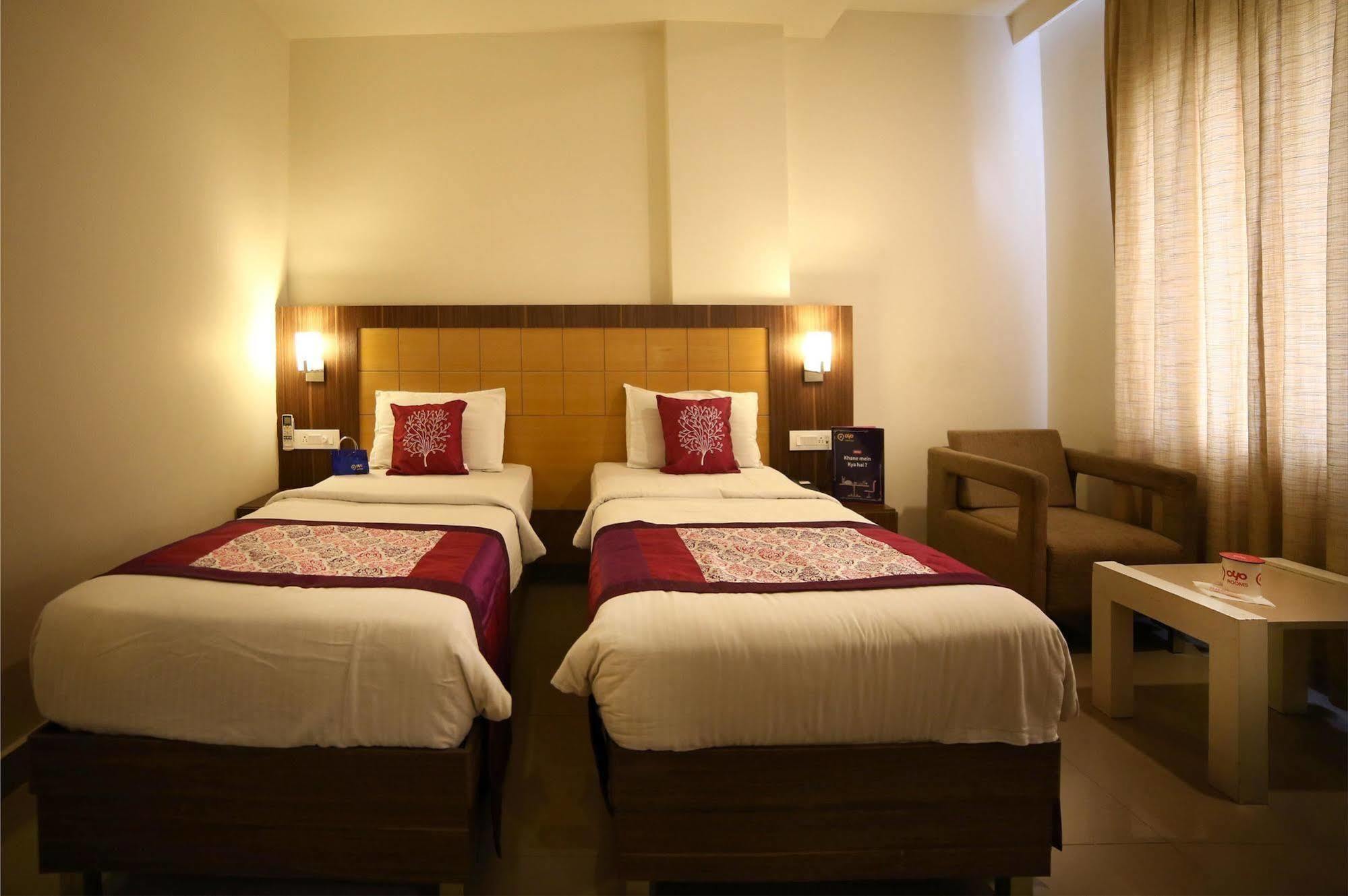 Continental Park Hotel Vijayawāda Buitenkant foto