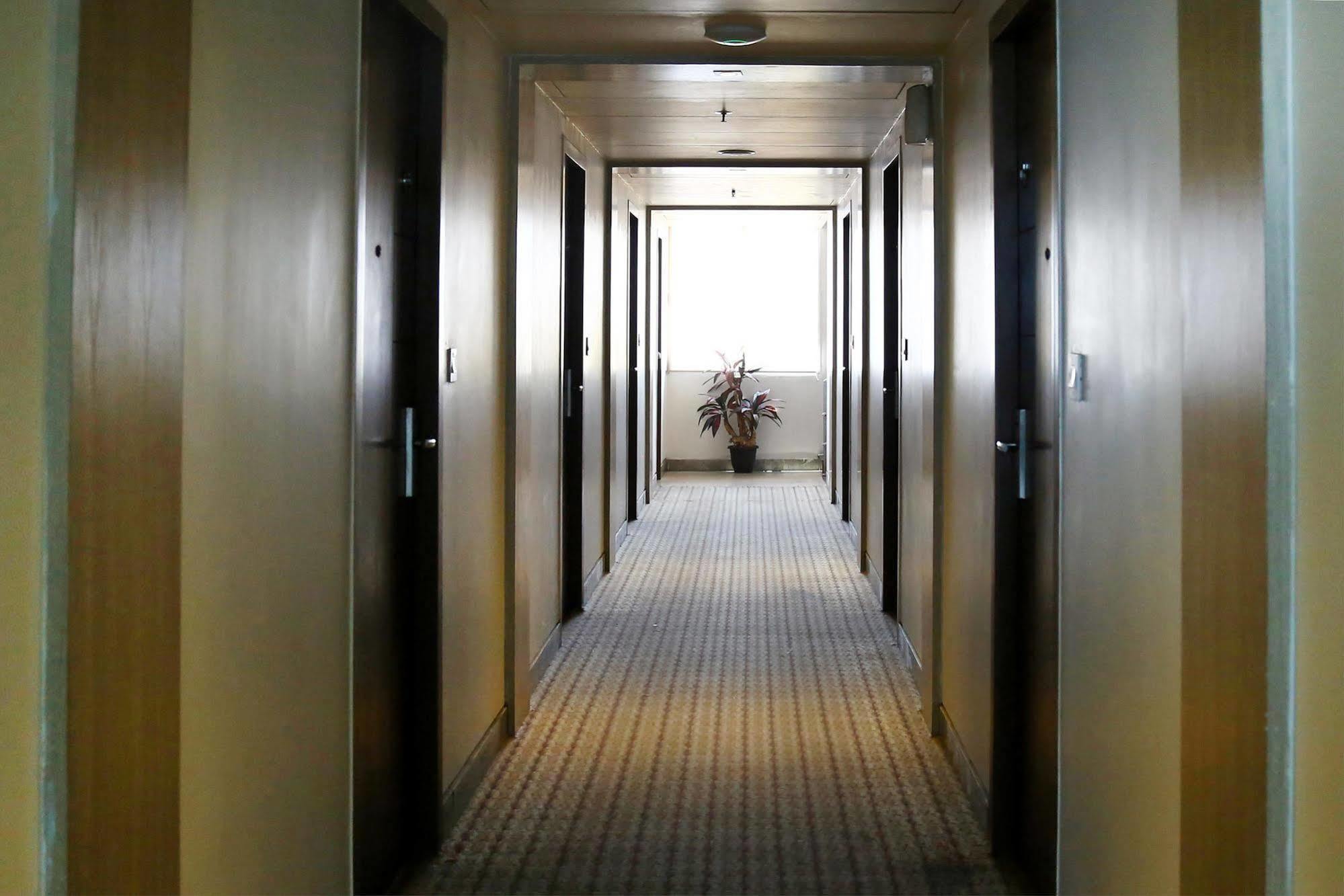 Continental Park Hotel Vijayawāda Buitenkant foto